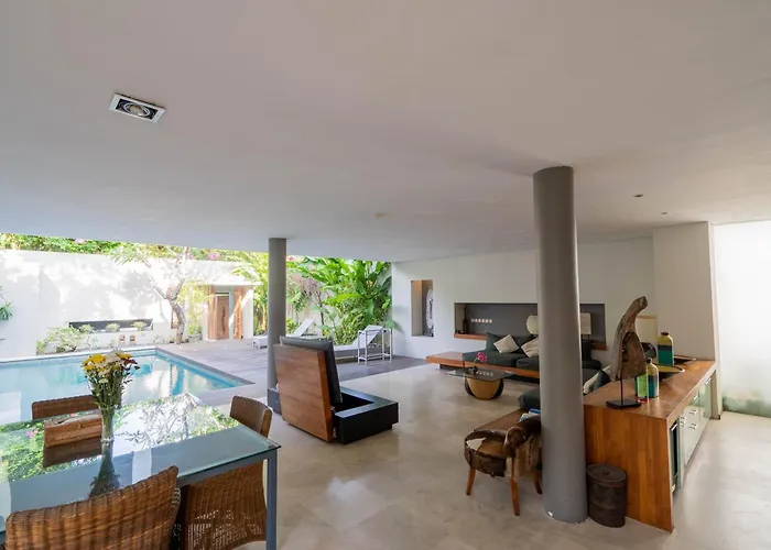 Athena Seminyak (Bali)